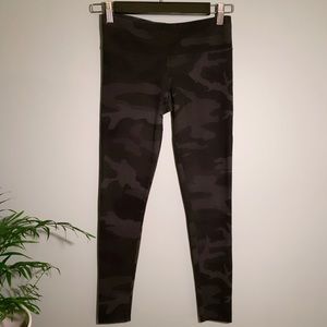 TNA camouflage equator leggings